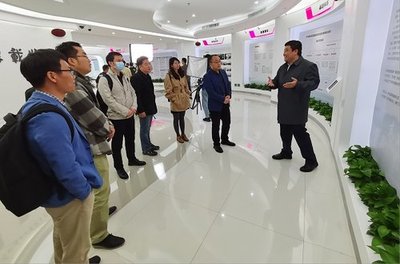 上海工程技术大学赴深圳清华大学研究院下一代互联网研发中心考察交流，共促工程与技术研究和试验发展